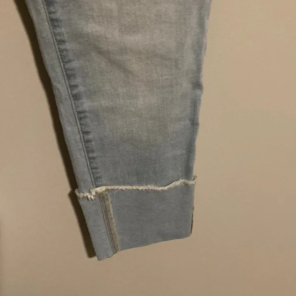 1822 Denim Women's Light Blue Cropped Jeans - Picture 5 of 10